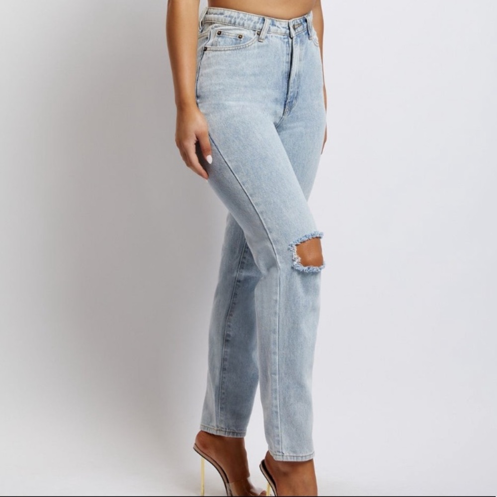 Ripped mom jean -light blue